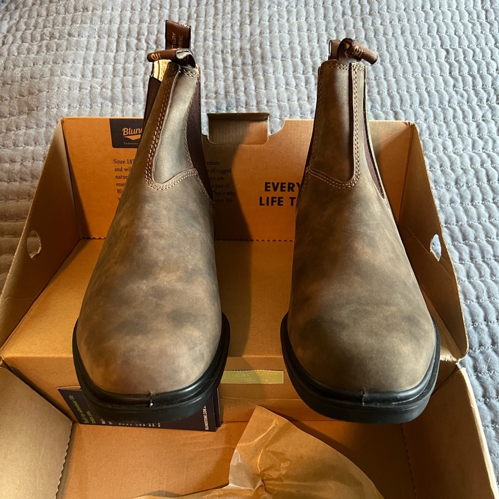 Brand new blundstone 1306’s.  Never worn just tried on.  Smoke free home.